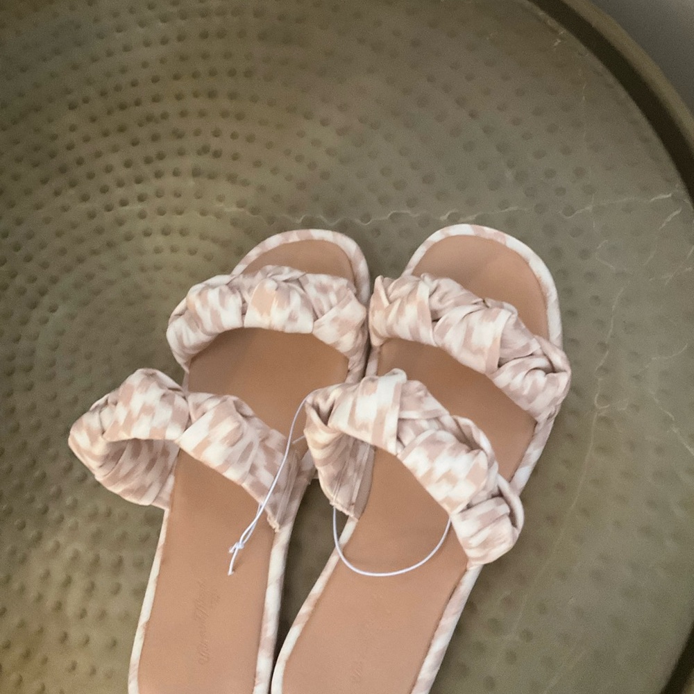 Universal Thread Knotted Sandals - Picture 6 of 9